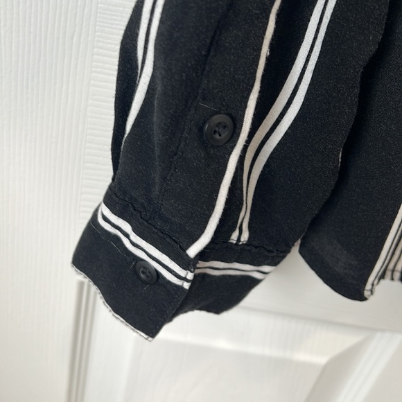 Forever 21 Men’s Long Sleeve Black and White Button Down Blouse. Size Large - Picture 4 of 9